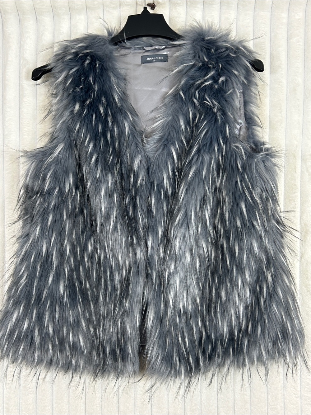 Anna & Chris grey frosty faux fur vest a shaggy, long-pile plush texture L